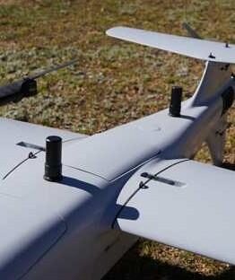 Quick-release wing joints and antennas on top of the fuselage