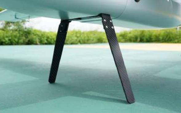 Carbon fiber landing gear legs under the fuselage